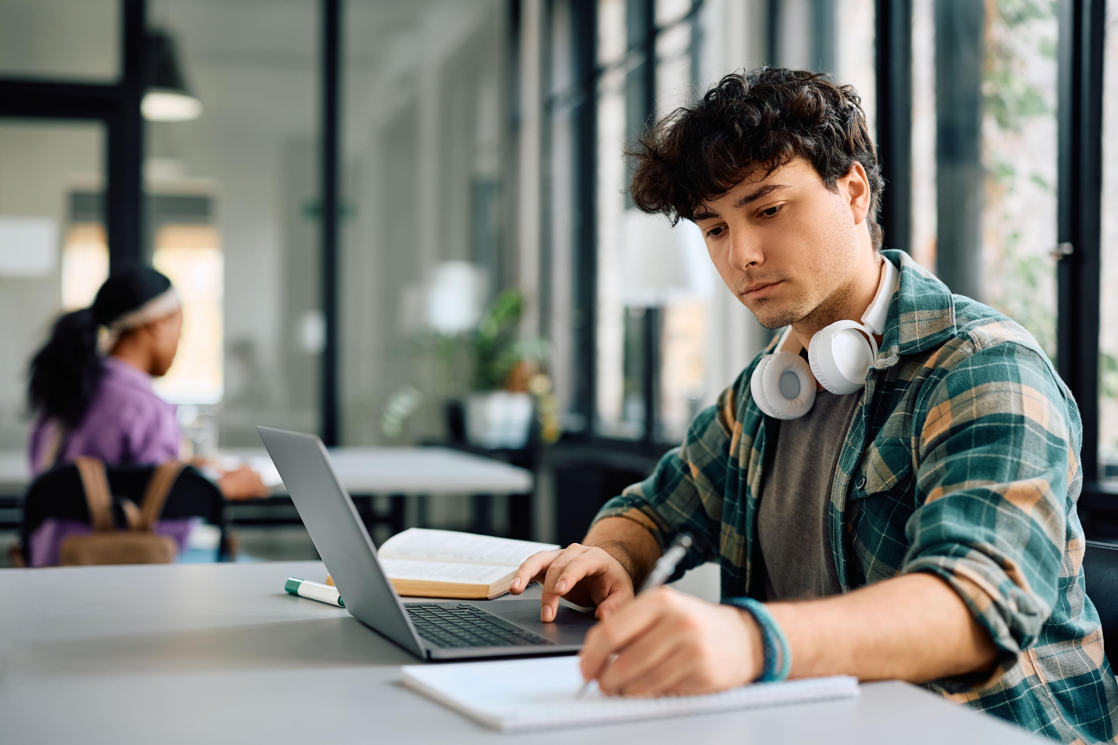 Image 14 écoles digitales dans les secteurs qui recrutent 💼